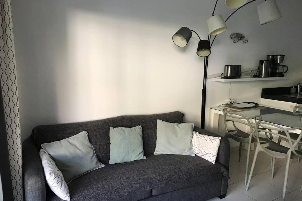 App Le Rocazur Avec Piscine Et Parking En Bord De Mer A 500M Du Centre Ville Menton Exterior foto
