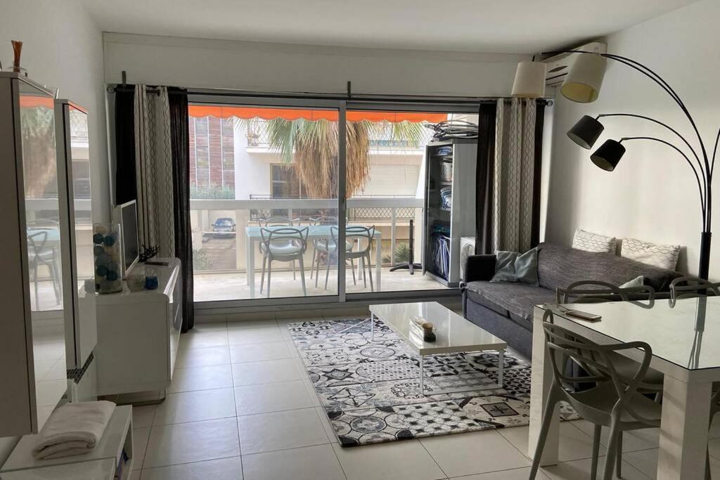 App Le Rocazur Avec Piscine Et Parking En Bord De Mer A 500M Du Centre Ville Menton Exterior foto