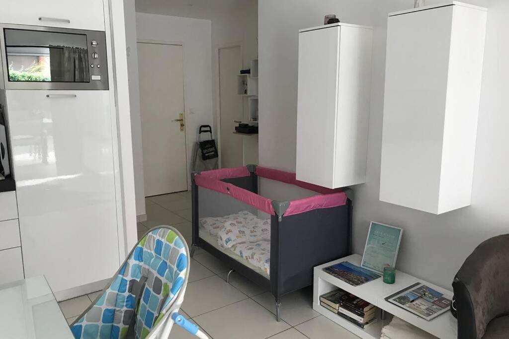 App Le Rocazur Avec Piscine Et Parking En Bord De Mer A 500M Du Centre Ville Menton Exterior foto