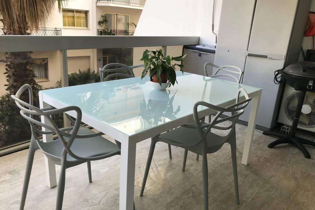 App Le Rocazur Avec Piscine Et Parking En Bord De Mer A 500M Du Centre Ville Menton Exterior foto